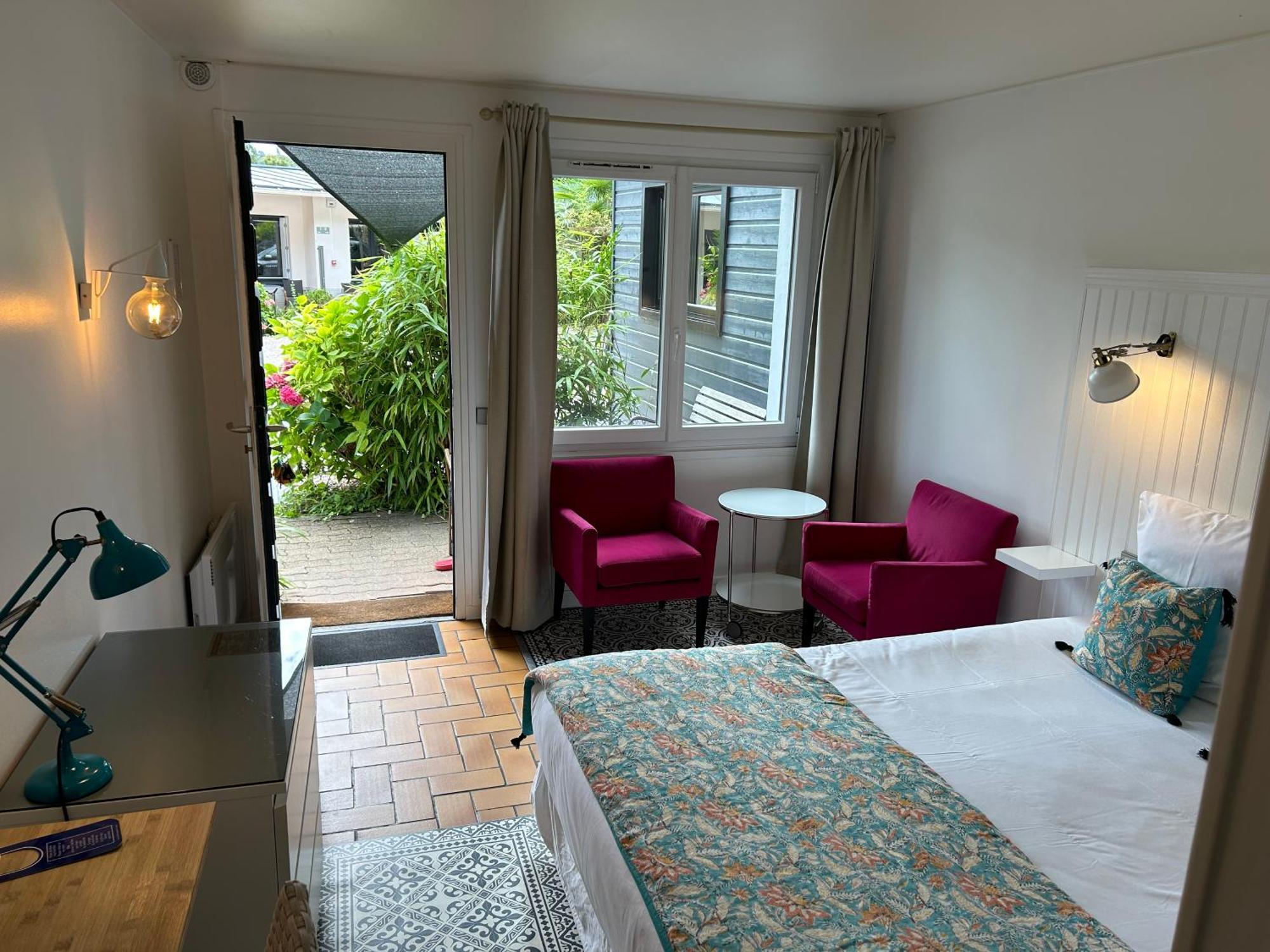 Hotel Monet La Rivière-Saint-Sauveur Екстериор снимка