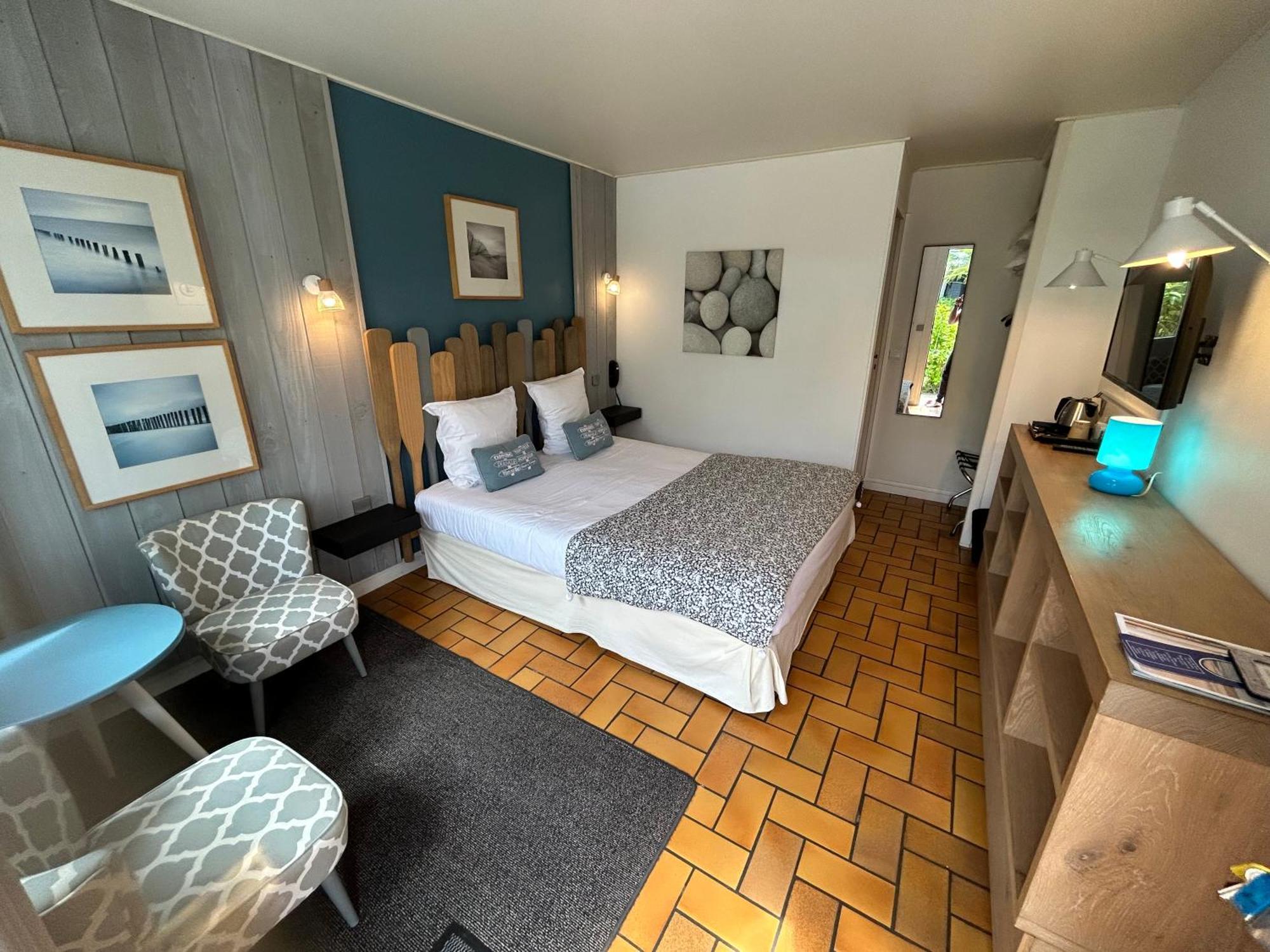 Hotel Monet La Rivière-Saint-Sauveur Екстериор снимка