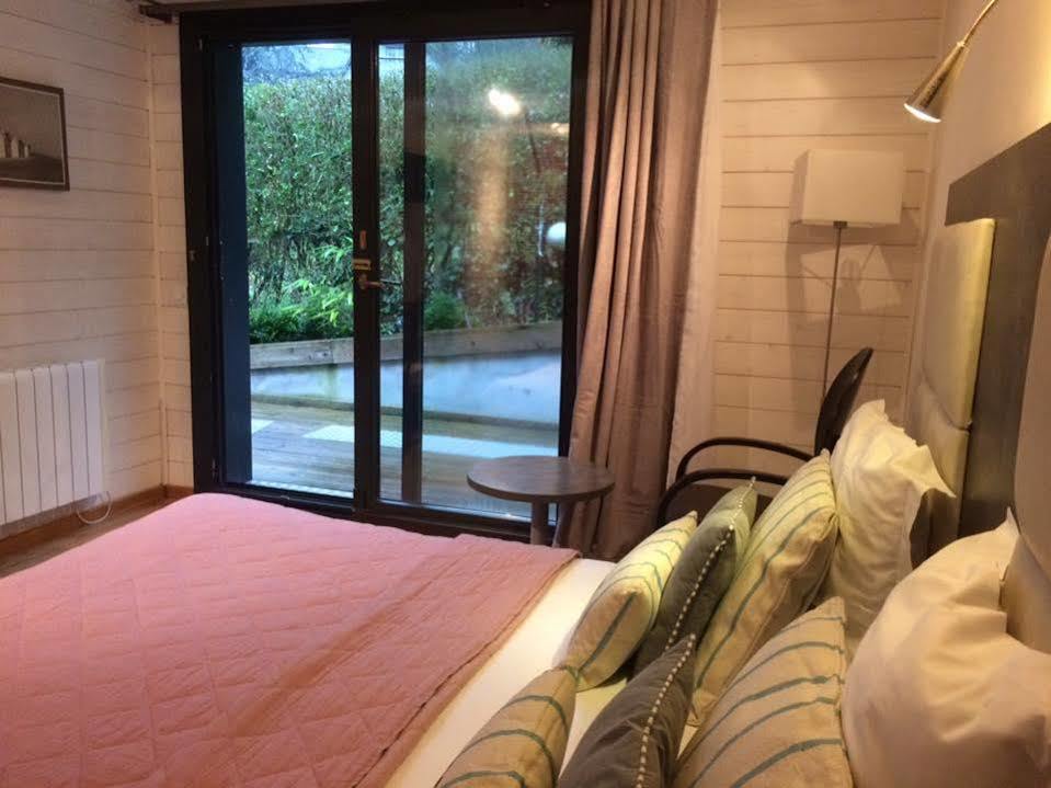 Hotel Monet La Rivière-Saint-Sauveur Екстериор снимка